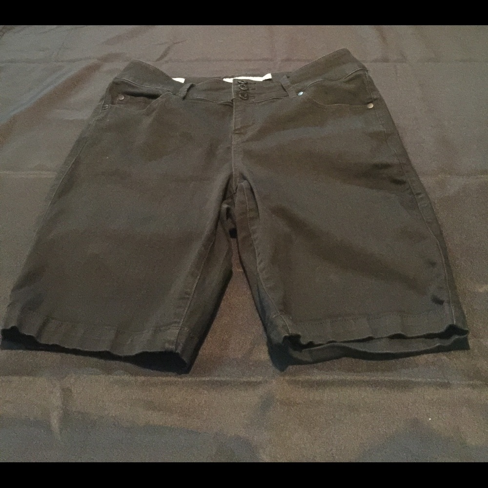 Plus size torrid short black